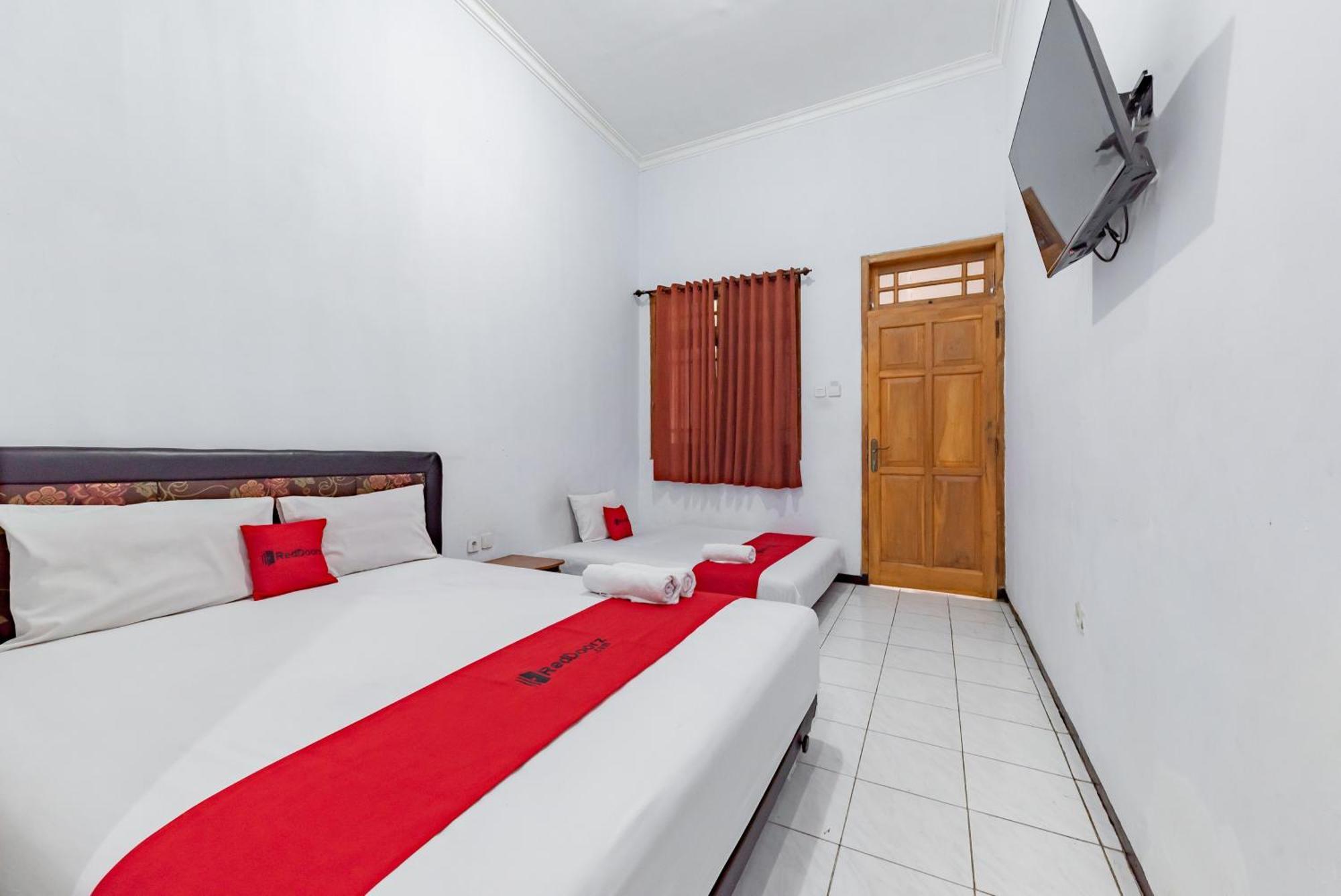 Reddoorz At Ciliwung Guest House Syariah Маланг Экстерьер фото