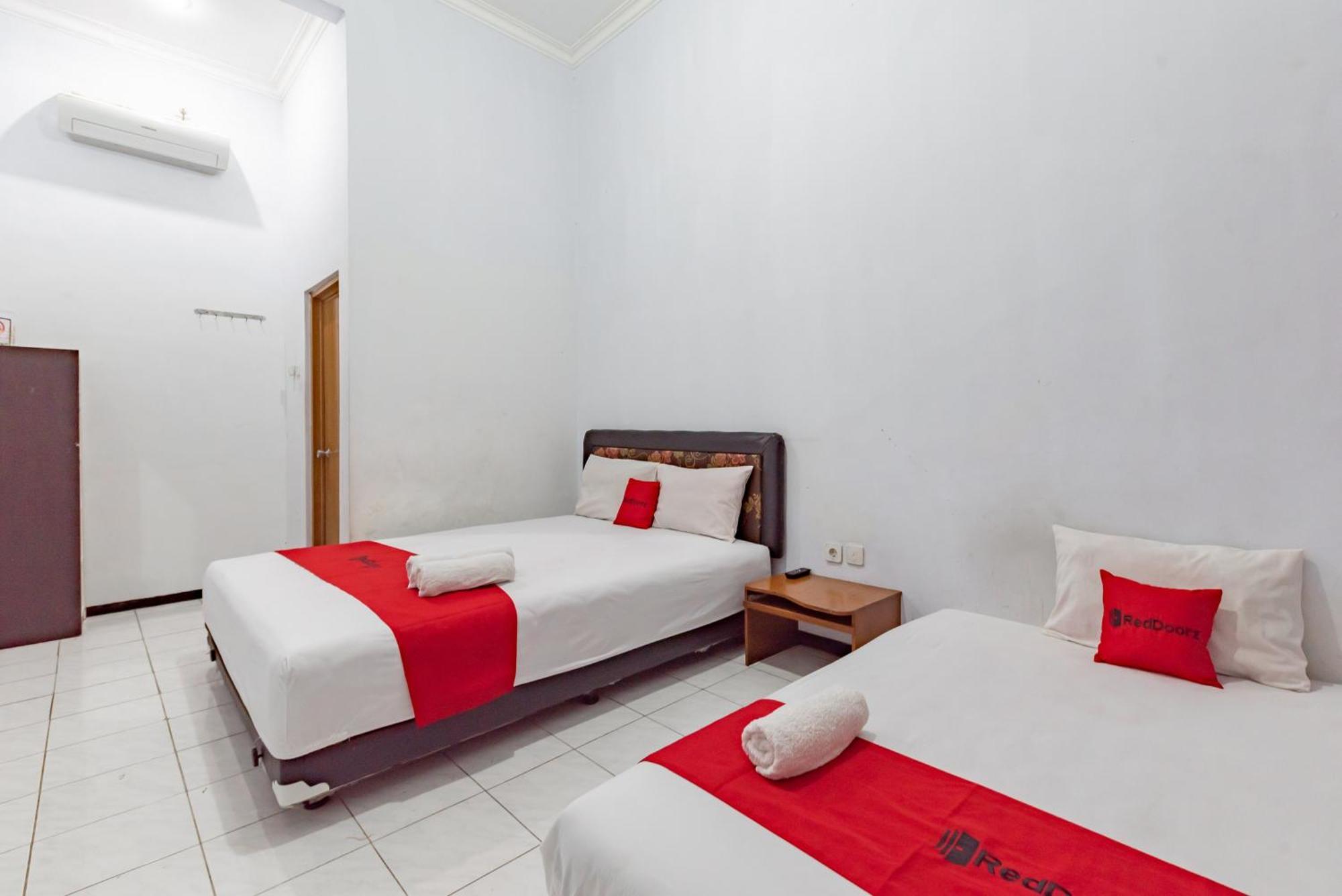 Reddoorz At Ciliwung Guest House Syariah Маланг Экстерьер фото